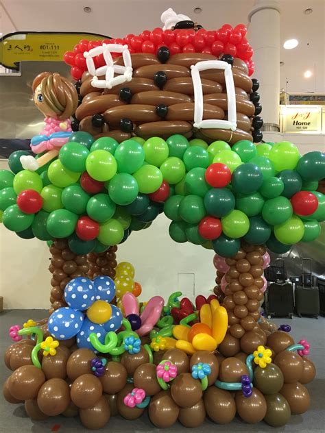 Balloon Tree House Sculpture | THAT Balloons