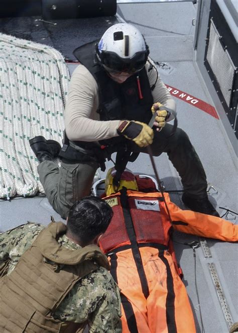 Sailors On Guam Hold Joint Search And Rescue Exercise With U S Coast