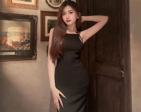 Ngắm gương mặt học sinh thân hình phụ huynh của hot girl xứ Thanh Người đẹp Việt Giải Trí