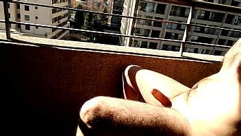 Tomando sol en el balcón XVIDEOS