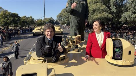 Un Imponente Desfile Militar Y Un Te Deum Con Reclamos De La Iglesia