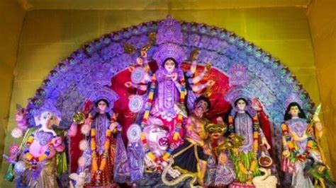 Navratri 2023 नवरात्र सुरू होण्याआधी घरातून काढा या वस्तू होऊ शकतो