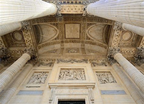 Un Monde De Papier Paris Le Panth On Une Vue De La Colonnade Et Des