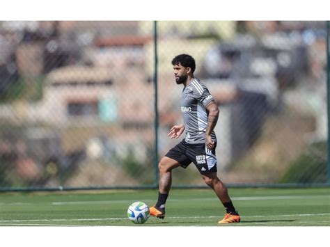 Liberado pelo DM Otávio volta aos treinos no Atlético MG