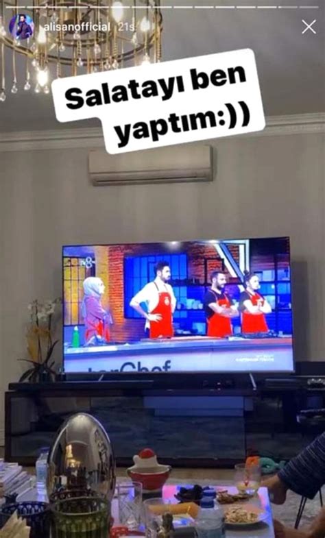 MasterChef Suna ünlü şarkıcı Demet Akalın a özel yemek yaptı Haberler