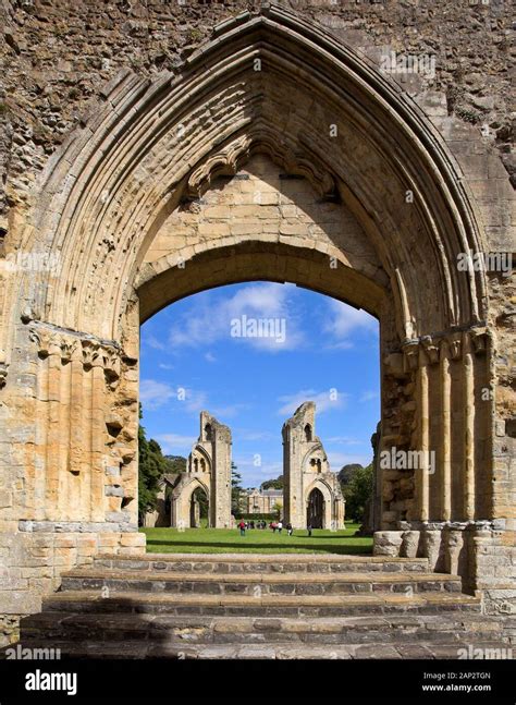 Glastonbury Abbey ruins, Glastonbury, Somerset, England Stock Photo - Alamy