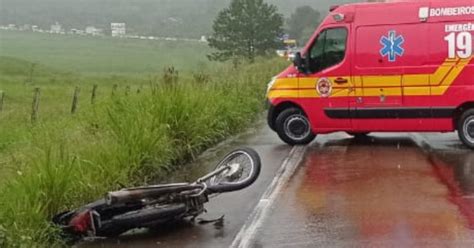 Motociclista morre após colisão caminhão na SC 417 em Garuva