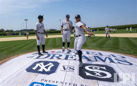 Photo Mlb Yankees And White Sox Field Of Dreams Game Fod2021081207