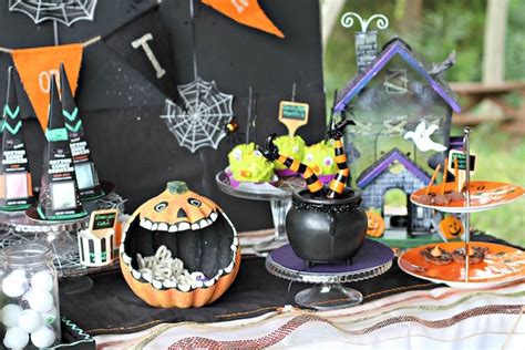 Kara's Party Ideas Halloween Hayride Party | Kara's Party Ideas