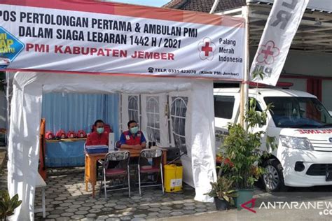 Pmi Jember Siagakan Dokter Dan Ambulans Di Posko Mudik Lebaran Antara