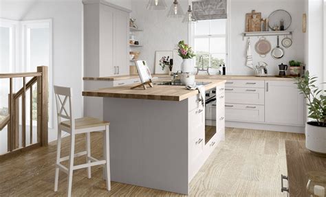 Balmoral - a traditional shaker kitchen door from Kesseler