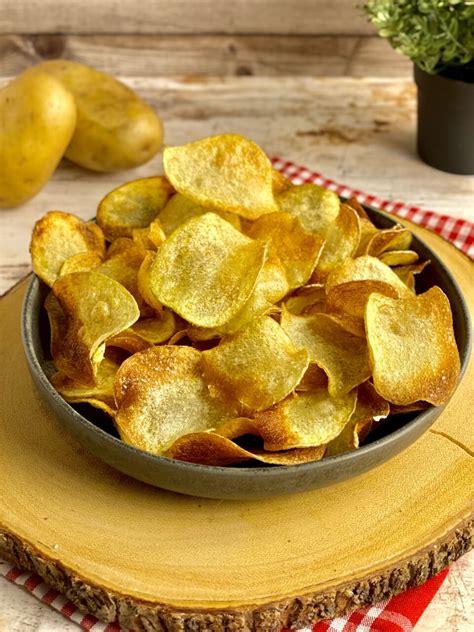 Chips Di Patate Una Famiglia In Cucina