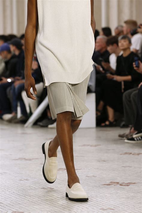 A Return to Craft with Homme Plissé Issey Miyake SS24 Collection - V ...