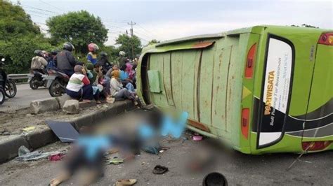 Kecelakaan Maut Tadi Pagi Bus Engkel Terguling Guling Sejumlah Korban