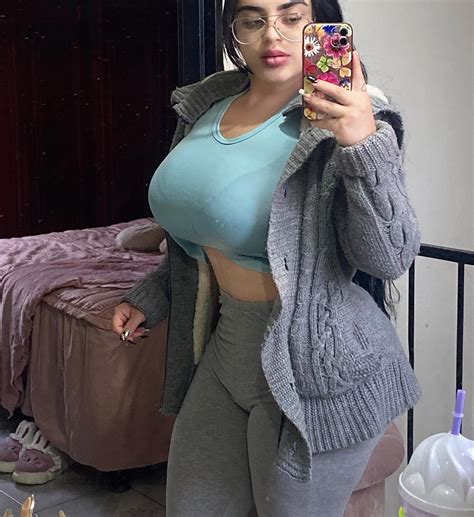 Sarahi Contreras | Domingo frío 🥶 | Instagram