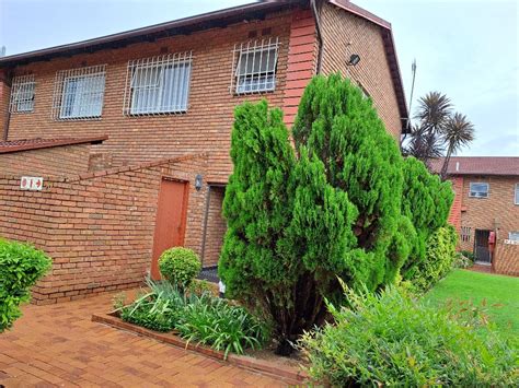 3 Bedroom Townhouse For Sale In Bedford Gardens RE MAX Of Southern