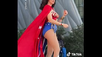 Susie Haciendo Cosplay De Wonder Woman Lydan Carter XVIDEOS
