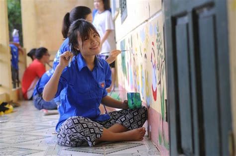 Những cô gái xinh như hot girl của đội vẽ tranh tường