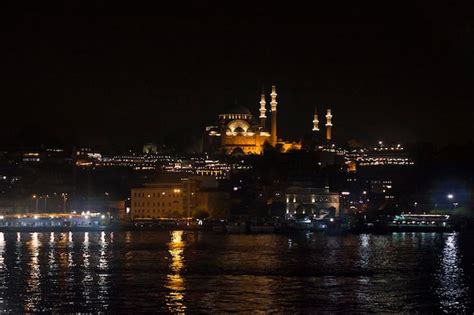 Premium Photo | Suleymaniye Mosque in Istanbul at night