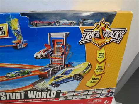 Hot Wheels Trick Tracks Colossal Stunt World