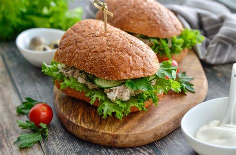 Сэндвич с тунцом и яйцом рецепт с фото пошагово и видео - 1000.menu
