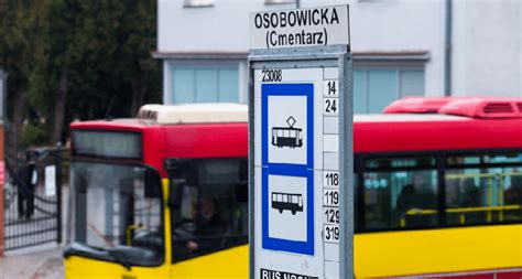 Jak Kursuj Autobusy I Tramwaje Wszystkich Wi Tych We Wroc Awiu