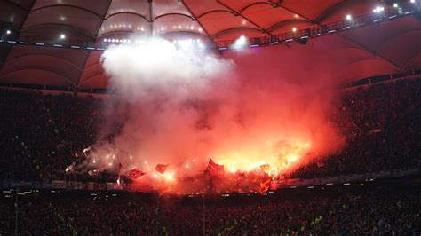 Wegen Pyro bei HSV Auswärtsspiel FCK zu satter Geldstrafe verdonnert