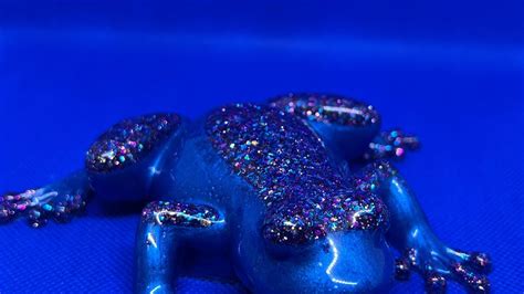 How To Make 2 Step Glitter And Resin Frog Youtube