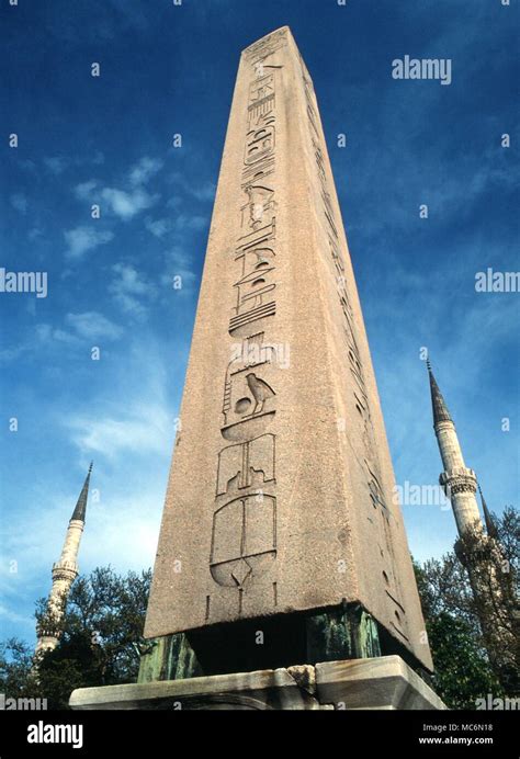 Ancient egyptian obelisk hi-res stock photography and images - Alamy