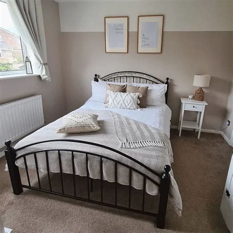 Dulux Gentle Fawn 00YY 65/060 paint color