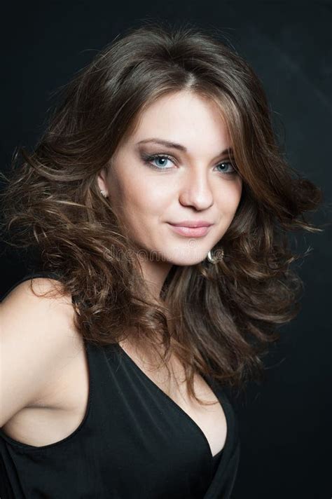 Brunette Hermoso Imagen De Archivo Imagen De Adolescencia