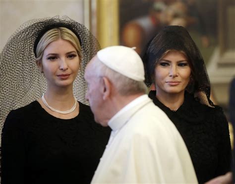 Pourquoi Melania Trump Portait Un Voile Devant Le Pape Le Parisien