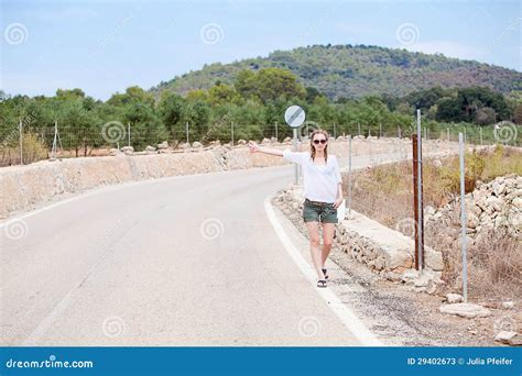 Femme Blonde Attirante Dans Des Vacances D T Image Stock Image Du Vacances Aventure