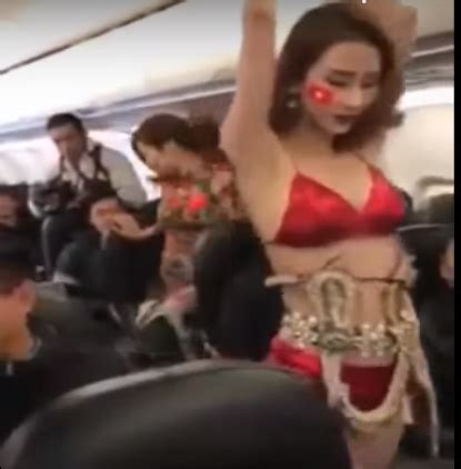 Vietnam S Bikini Airline Apologizing For Inflight Lingerie Models View From The Wing