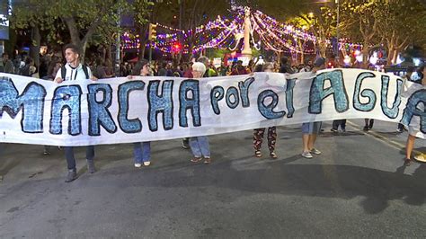 En el Día del Agua 46 organizaciones marcharon por 18 de Julio en un