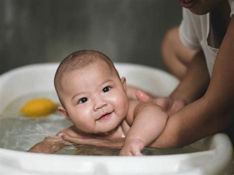 How To Properly Bathe A Newborn Flash Sales Cityofclovis Org