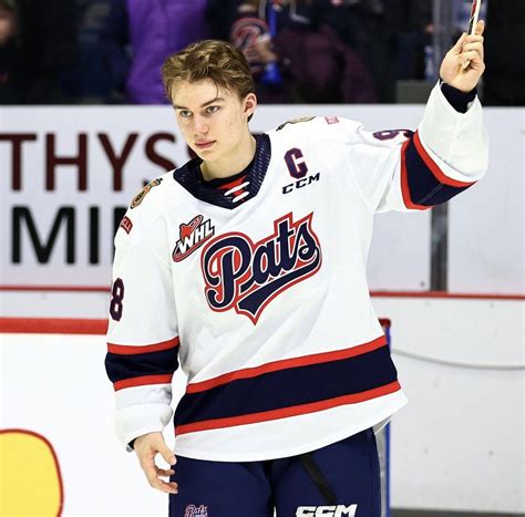 Pin By Mnwildgirl On Ice Hockey Babes Hockey Girlfriend Hot Hockey Players Hot Hockey Boy