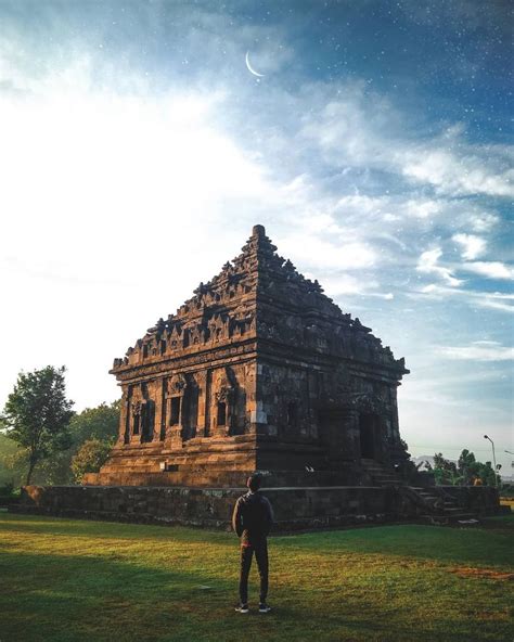 10 Candi Di Indonesia Yang Menyimpan Cerita Misterius