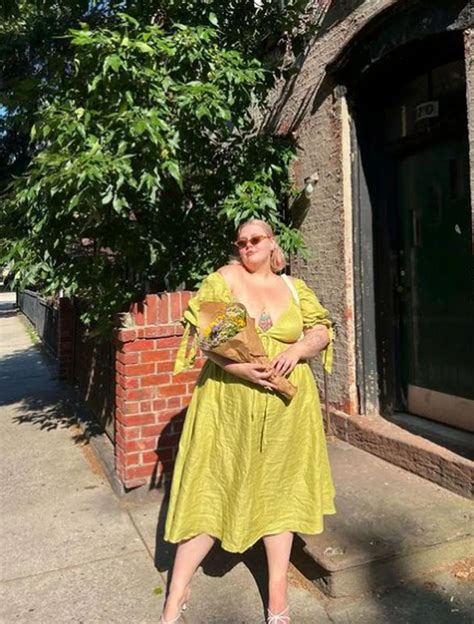 Plus Size Babe Stuns In Dress And Says It S No Makeup And Boobs Out Season Daily Star