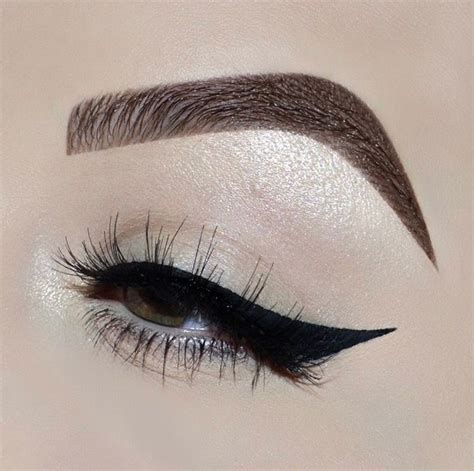 Simple Winged Eyeliner Tutorial How To Create A Winged Eye Look