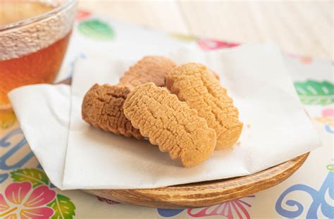 琉球の伝統を今に伝える手作りちんすこう型の魅力と歴史〜王朝時代から続く味と技を家庭で再現〜 | ちんすこう探究録