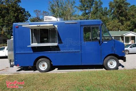 Fully Equipped Compact 2006 Ford E350 Step Van Kitchen Food Truck