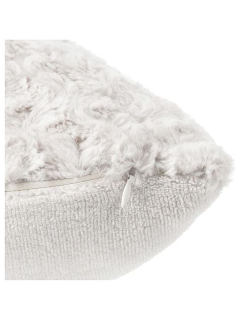 Coussin En Imitation Fourrure Boucl E Beige Kiabi