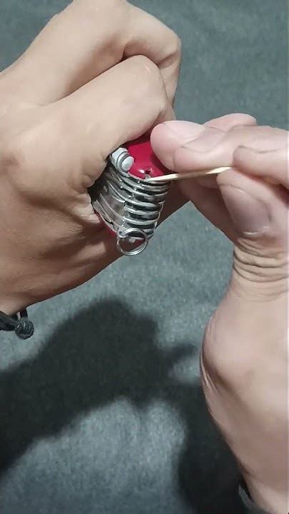 Нитка с иголкой в victorinox (мой способ) - YouTube