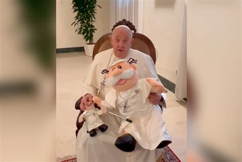 Papa Francisco Env A Bendici N A Los Creadores Del Peluche Del Dr Simi