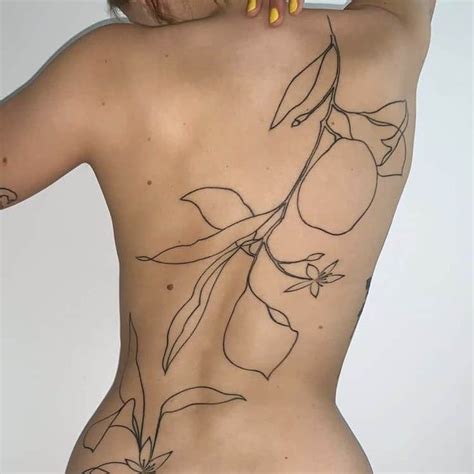 Grote Rug Tattoo Voor Vrouwen X Inspiratie One Hand In My Pocket