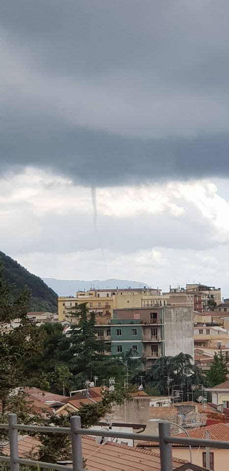 Maltempo In Calabria Forti Piogge E Venti Di Maestrale Tornado A