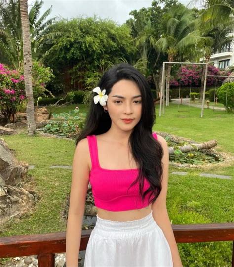 Hot girl dao kéo Vũ Thanh Quỳnh đăng đàn khi việc chỉnh sửa nhan sắc đã qua năm vẫn bị đào lại