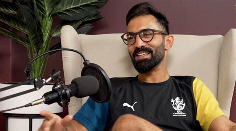 Dinesh Karthik Reveals Ms Dhoni Enjoyed His Commentary Praises Virat Kohli For His Dominance