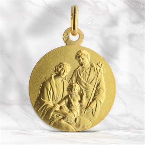 Médaille de la Sainte Famille Or 9 carats avec Gravure Personnalisée